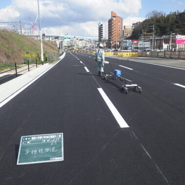 春の町　平坦性
